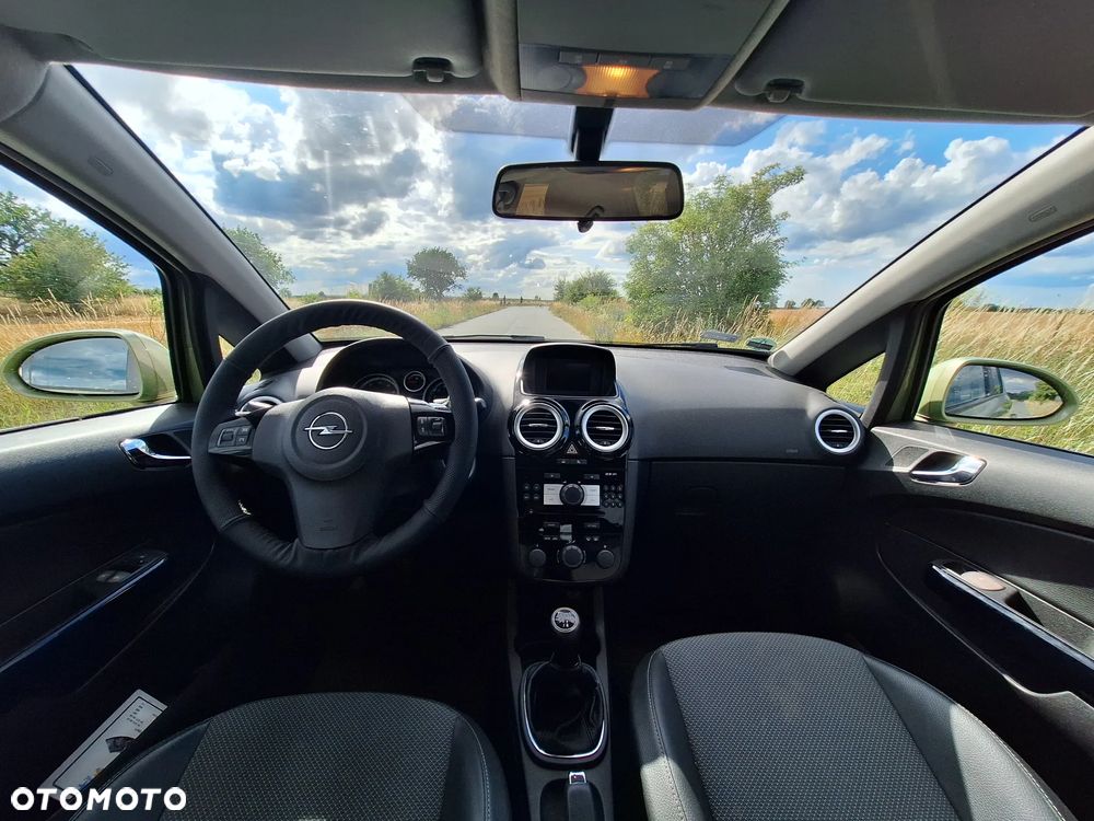 Opel Corsa 1.4 16V Cosmo - 16