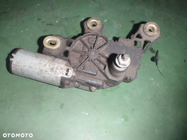 silniczek mechanizm wycieraczek klamka blenda zawias wiązka  zamek centralny stop wiązka zawias klapy  vw passat golf IV 4 - 3