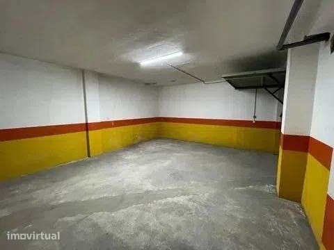Vende-se garagem fechada Lourosa, Santa Maria da Feira - Grande imagem: 2/7