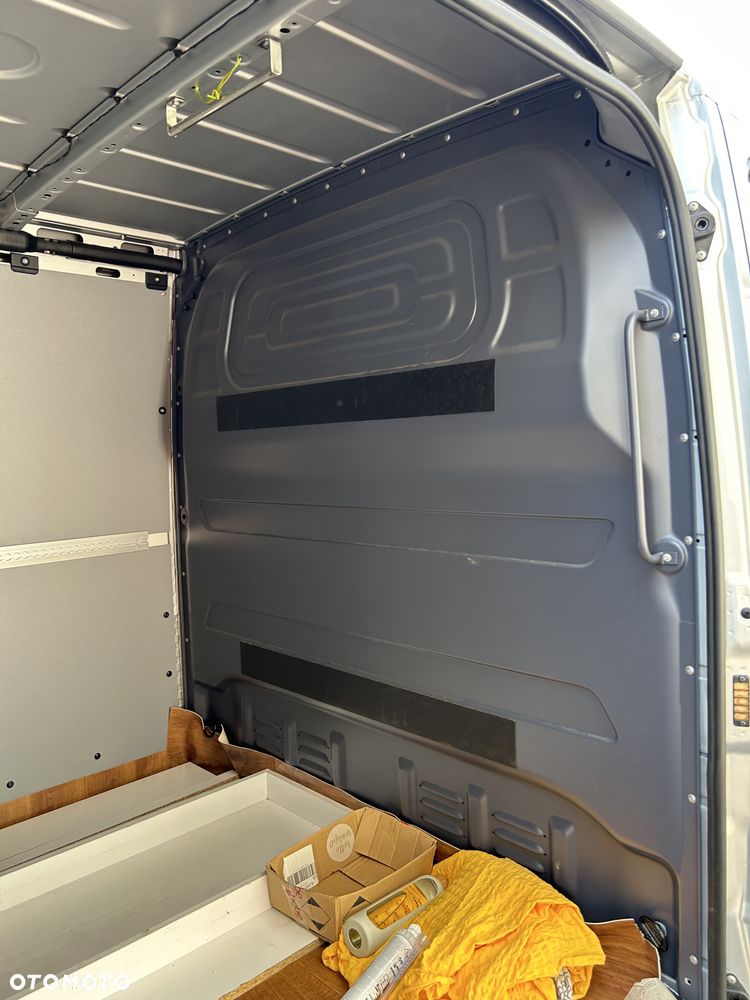 Mercedes-Benz Sprinter - 12