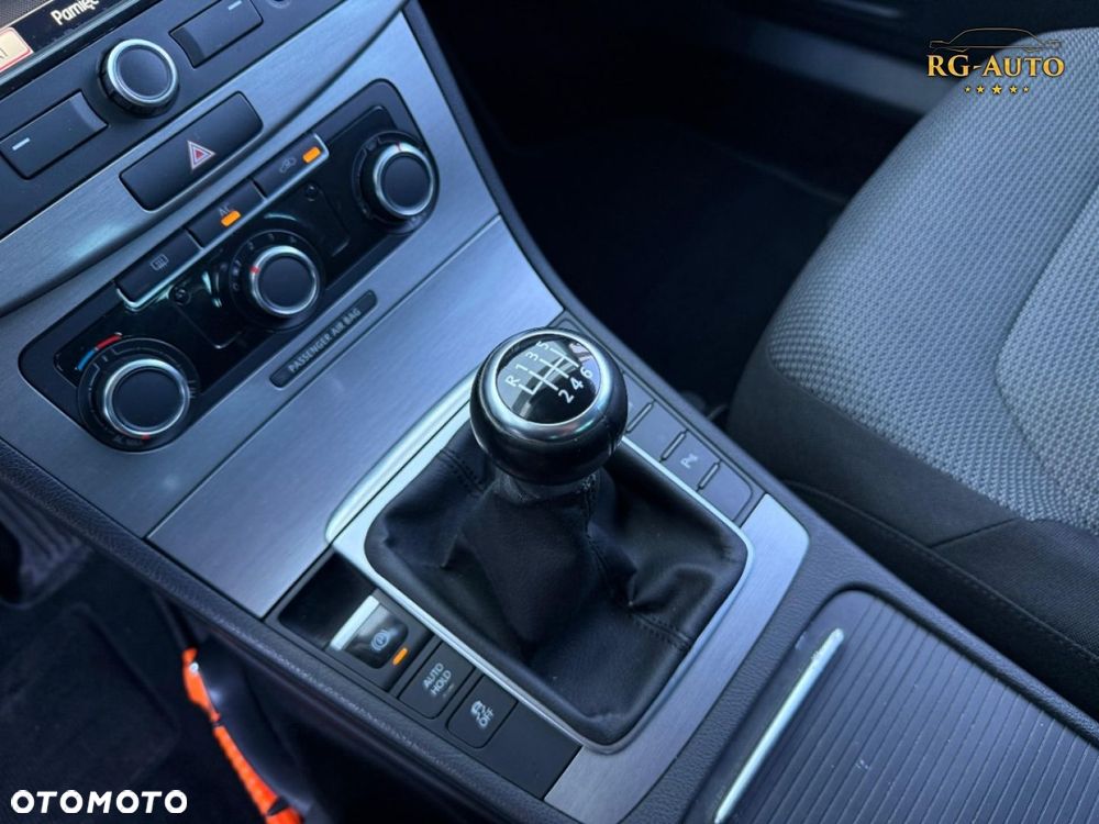 Volkswagen Passat - 32