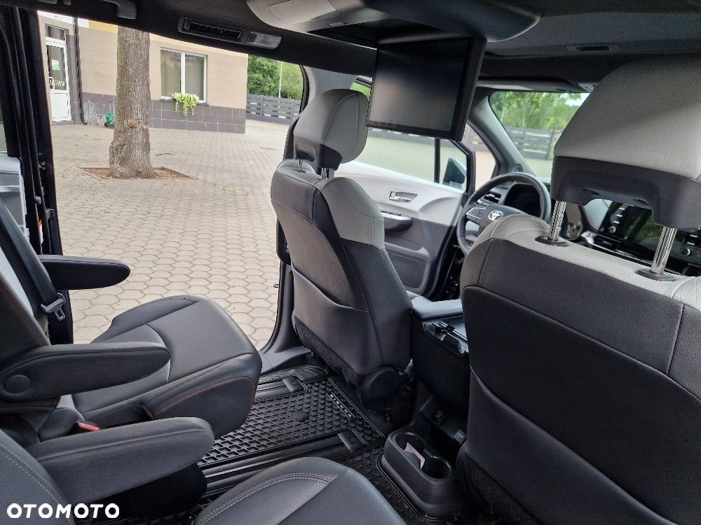 Toyota Sienna - 13