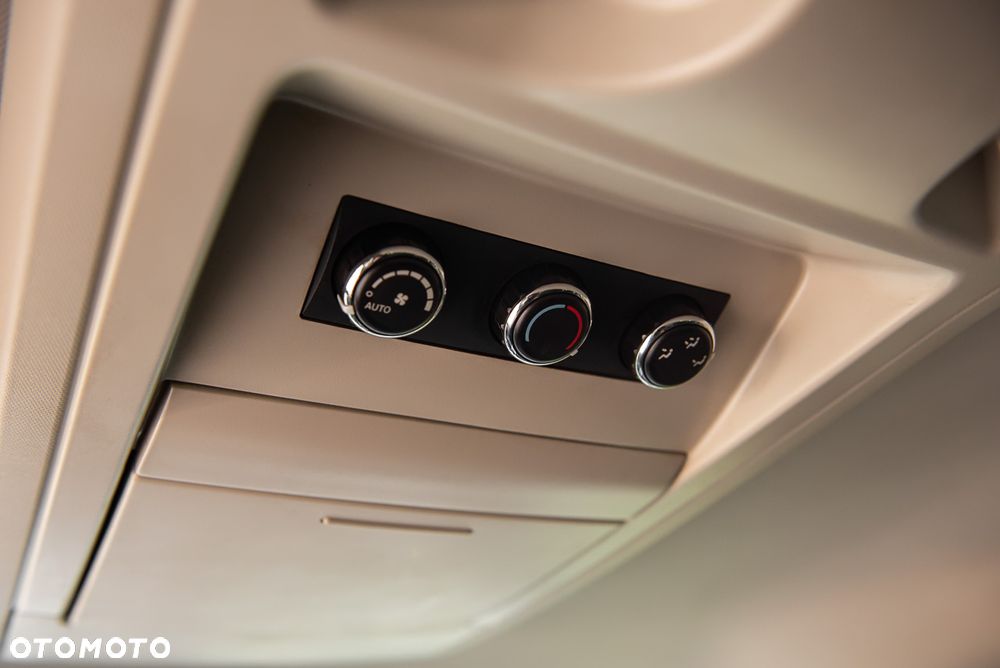 Lancia Voyager 3.6 Platinum - 29