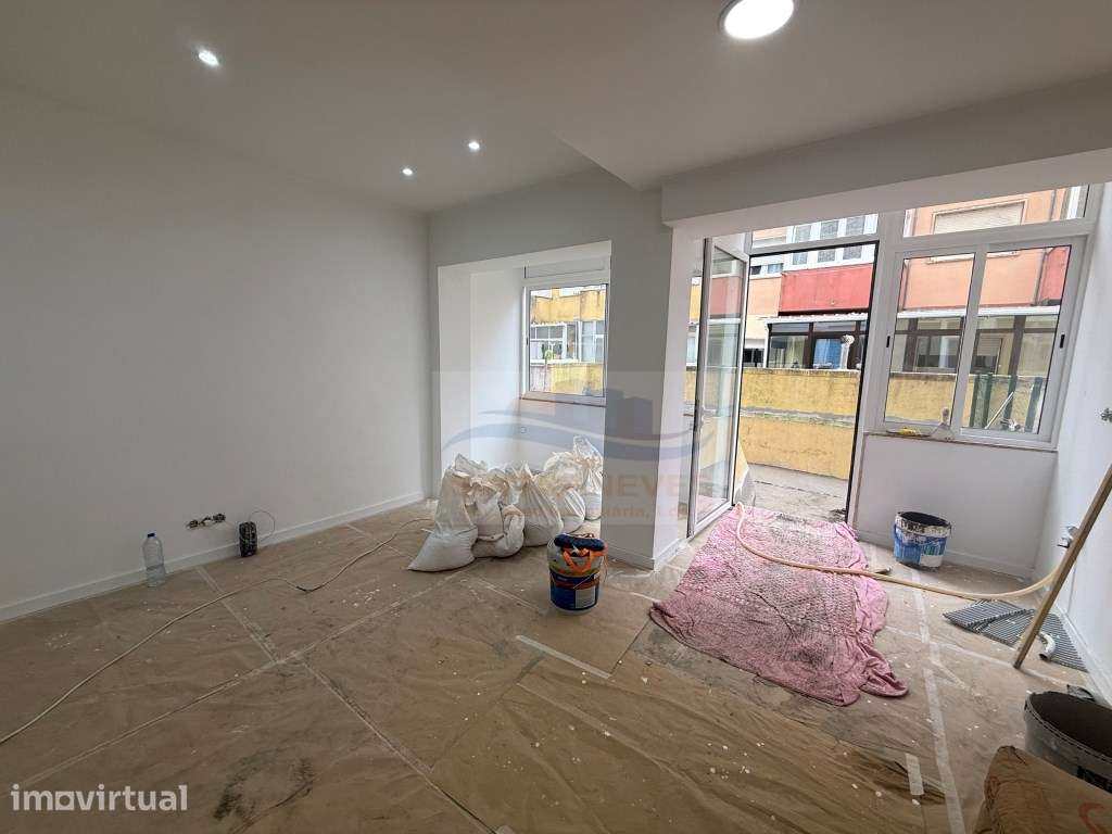 Apartamento T3 totalmente remodelado com quintal - Queluz - Grande imagem: 2/18