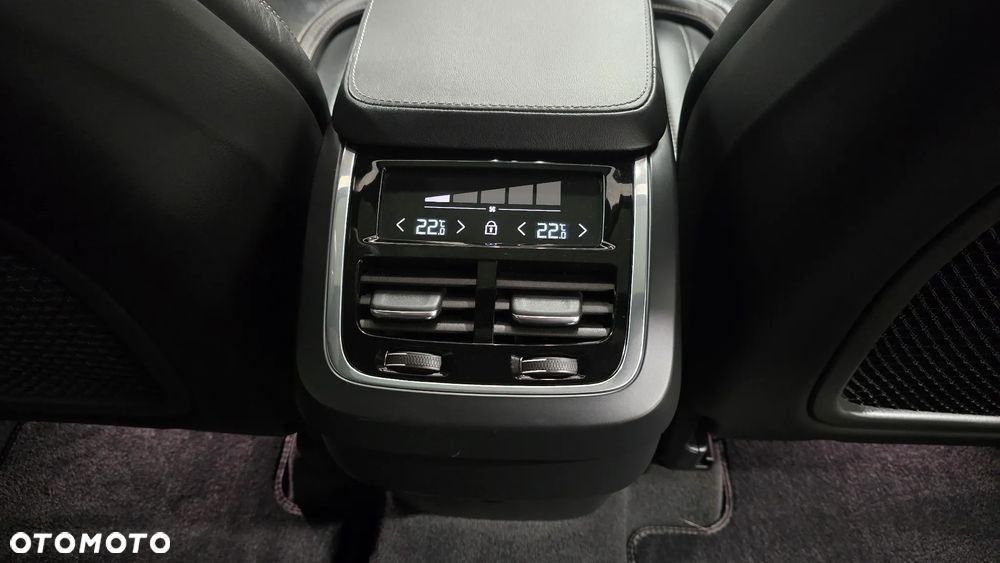 Volvo XC 90 B5 D AWD Plus Dark - 20