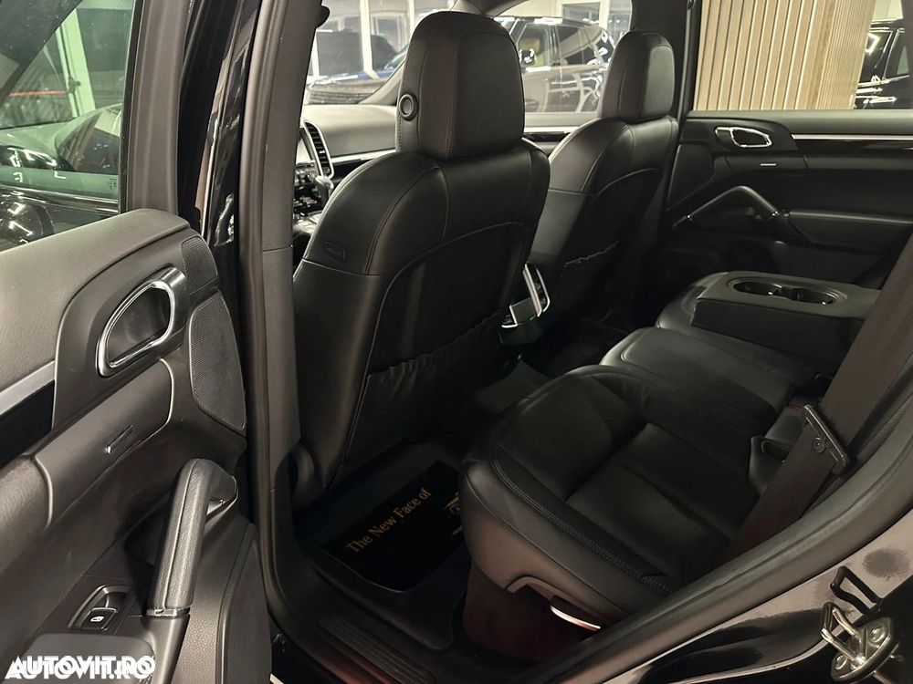 Porsche Cayenne 3.0 L - 12