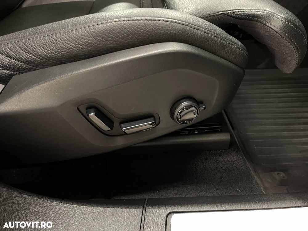 Volvo XC 60 Recharge T6 Twin Engine eAWD R-Design Expression - 24