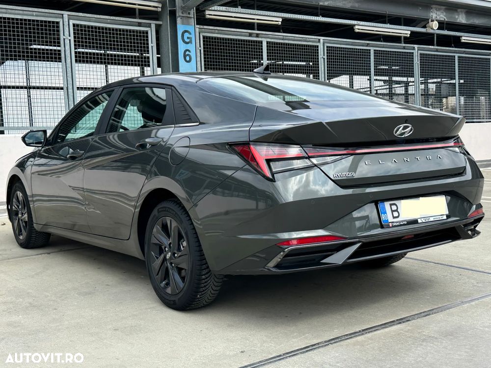 Hyundai Elantra 1.6 l 123 CP 6MT Highway - 4