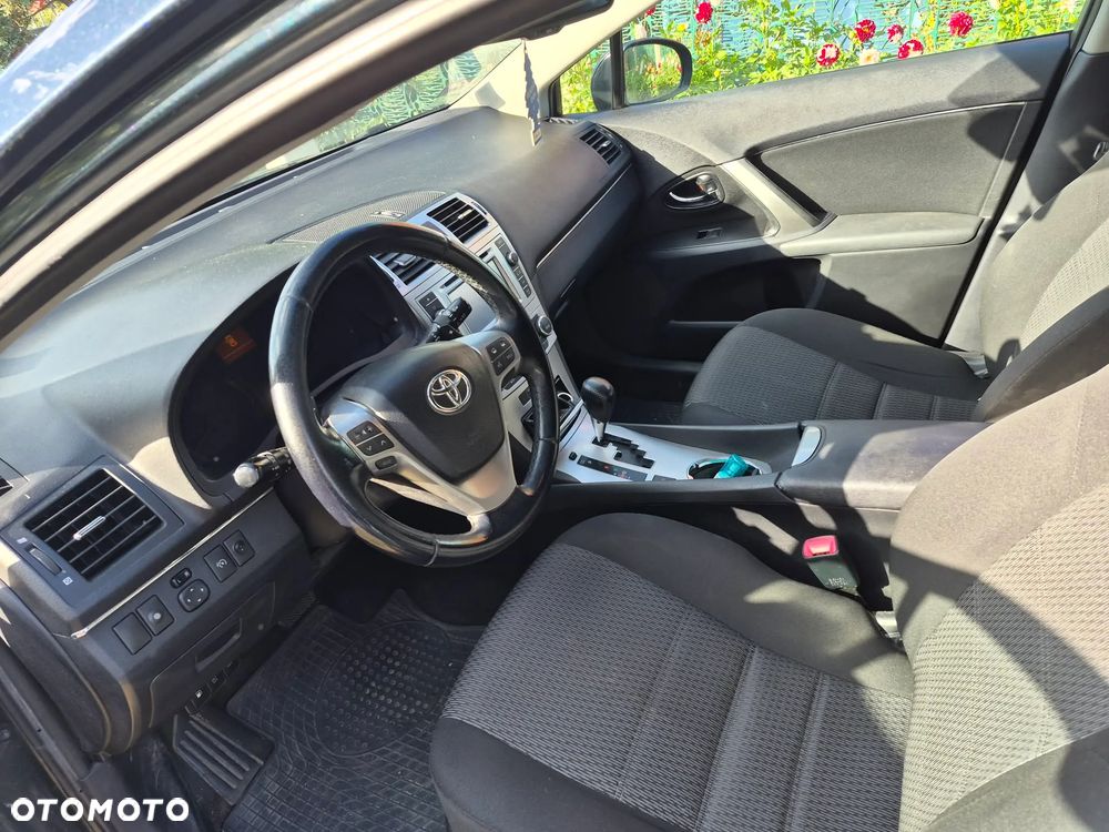 Toyota Avensis - 5
