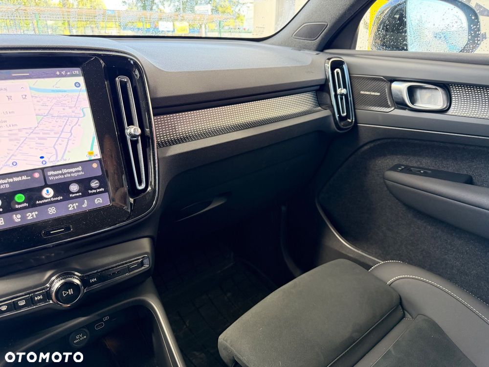 Volvo XC 40 B3 Plus Dark - 17