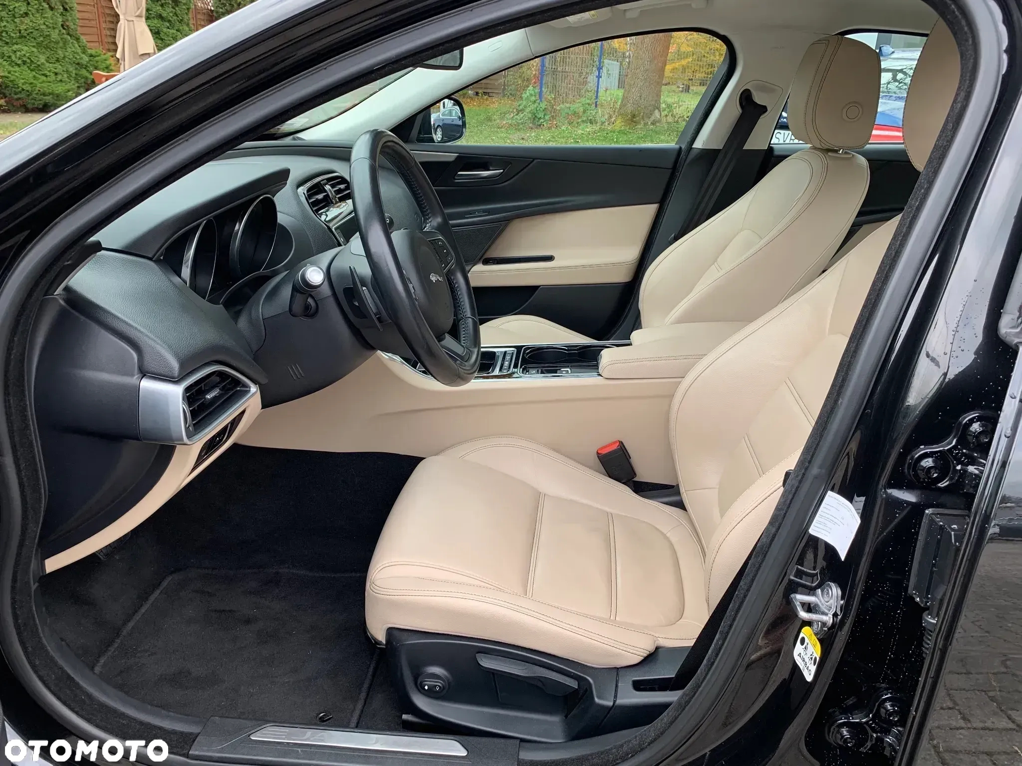 Jaguar XE 2.0 D Prestige - 12