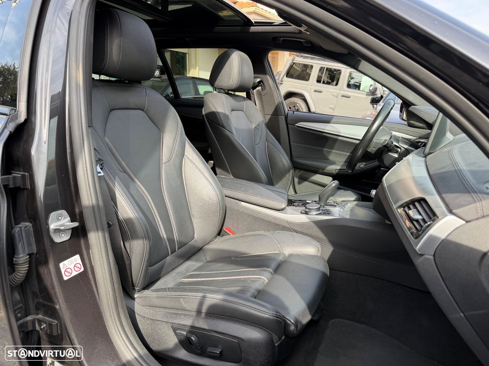 BMW 530 e Pack Desportivo M - 12