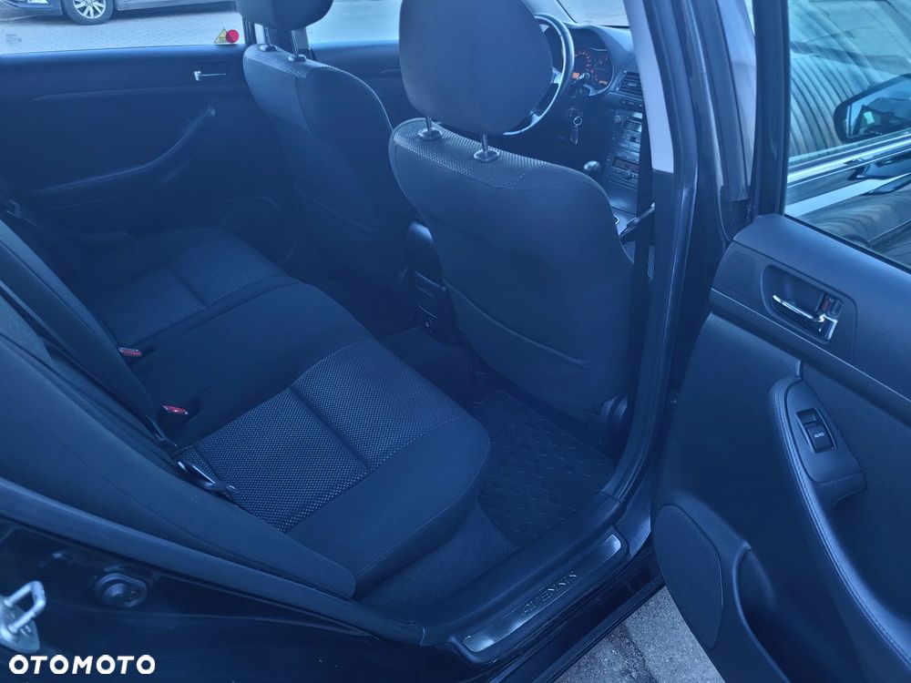 Toyota Avensis - 12