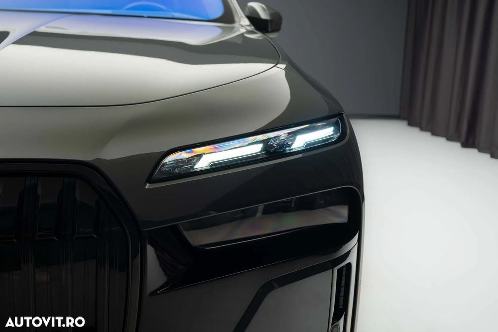 BMW i7 - 8