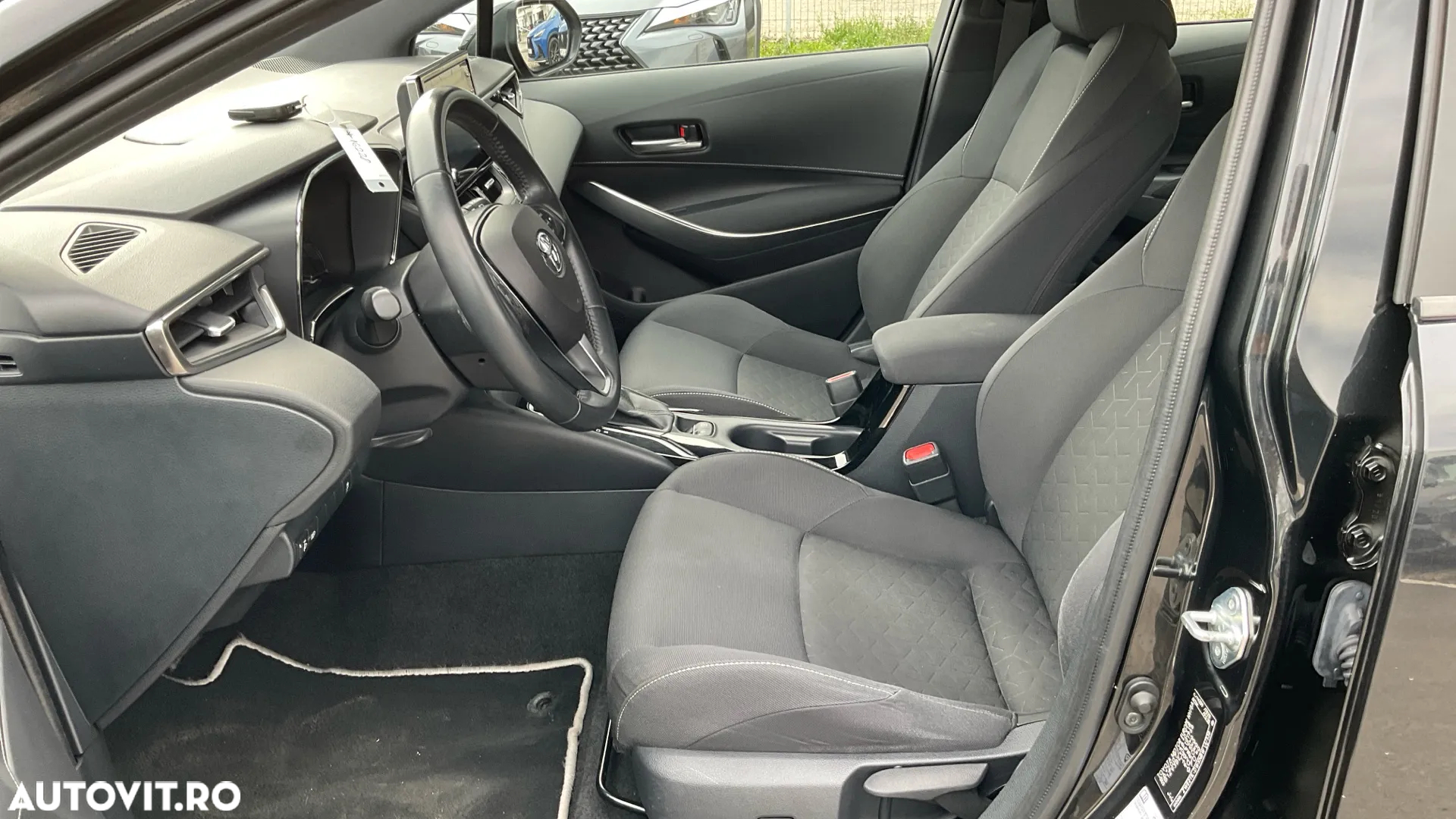 Toyota Corolla 1.8 Hybrid Touring Sports Business Edition - 16