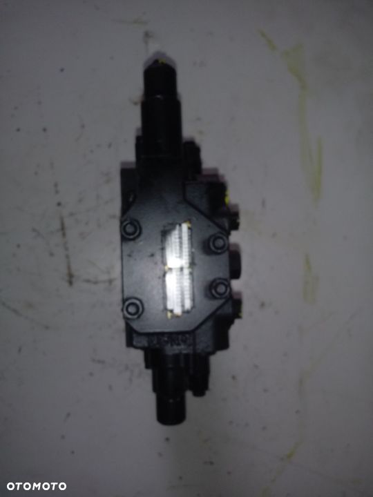 Rozdzielacz hydrauliczny Neuson Kramer 002253315 10 Sekcji - 5