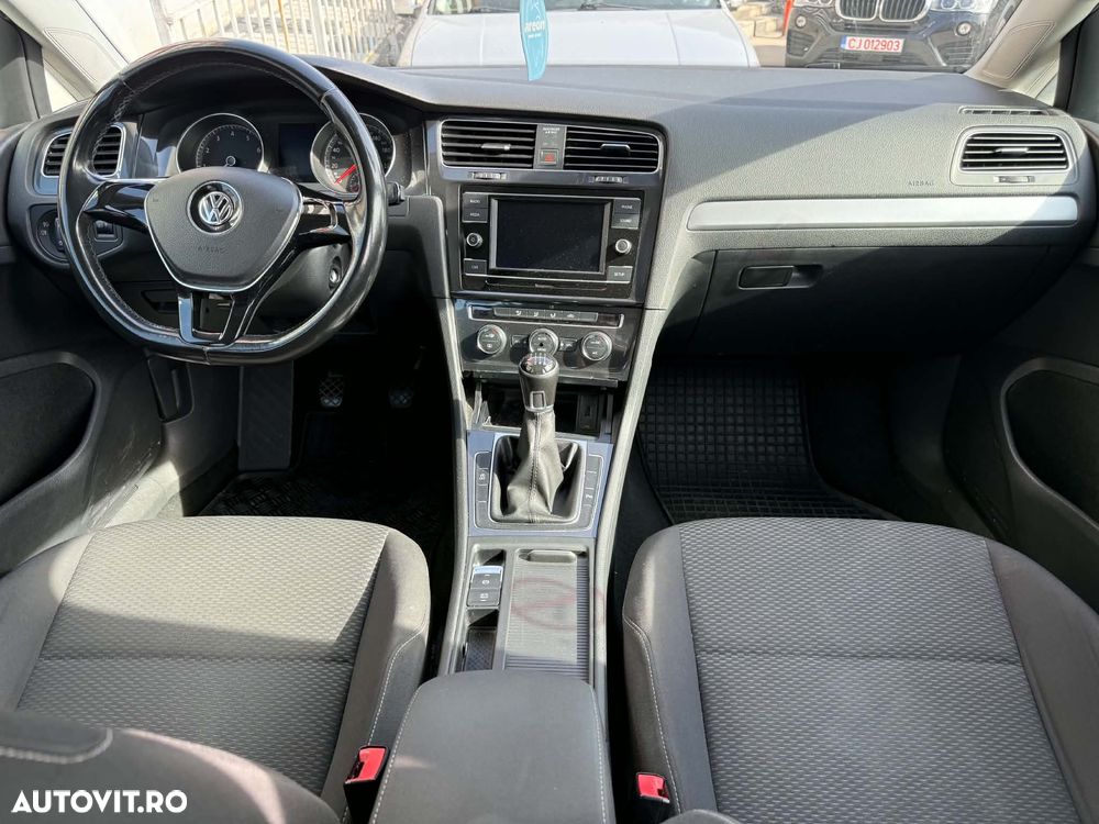 Volkswagen Golf - 8
