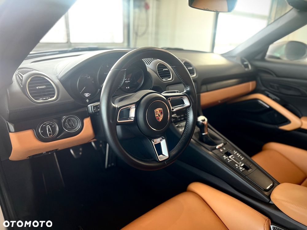 Porsche 718 Boxster Spyder - 5