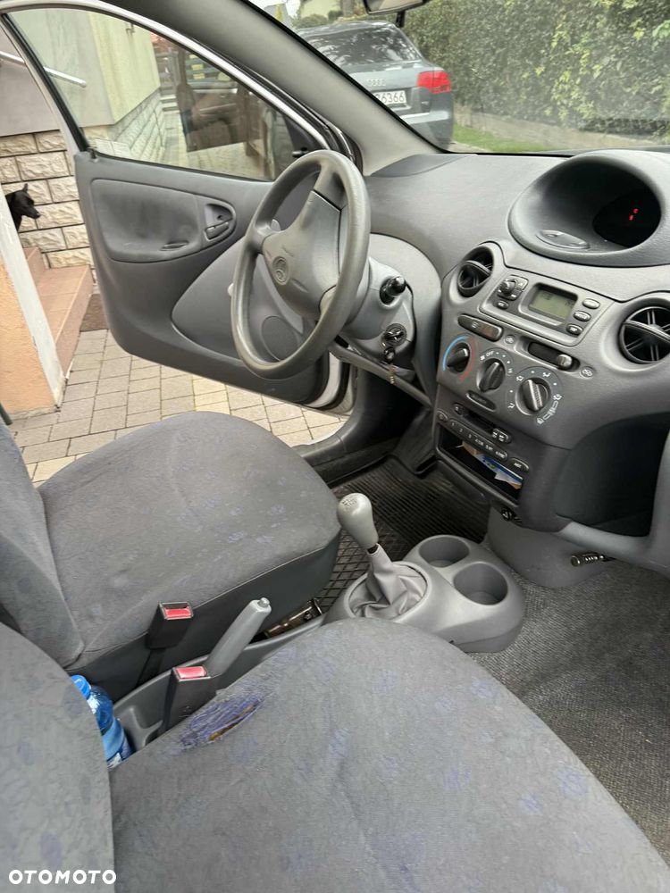 Toyota Yaris 1.0 Luna - 11