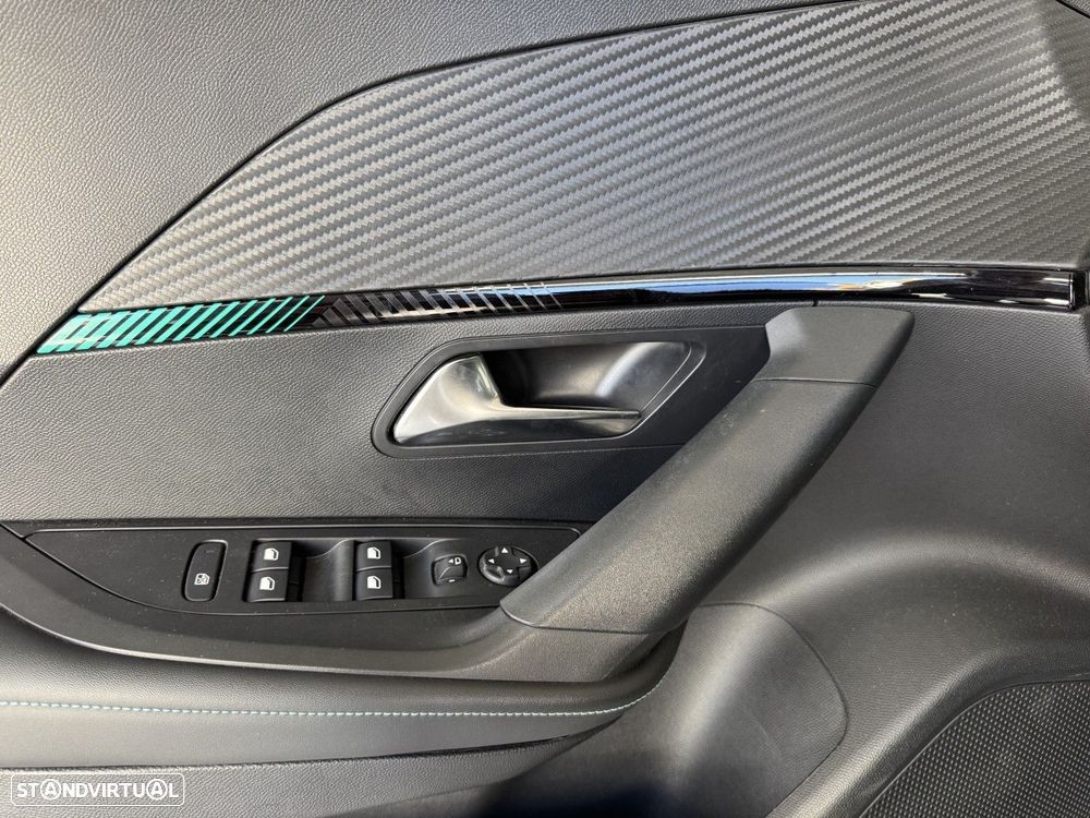 Peugeot 2008 1.2 PureTech Allure Pack EAT8 - 18