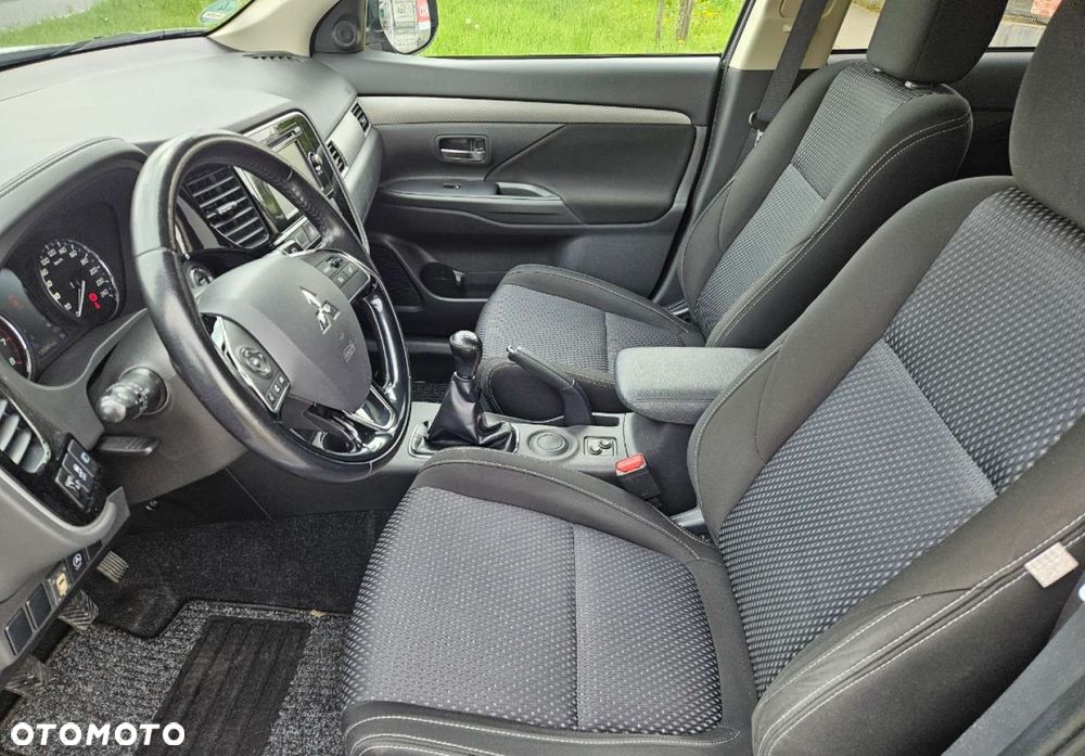 Mitsubishi Outlander - 23
