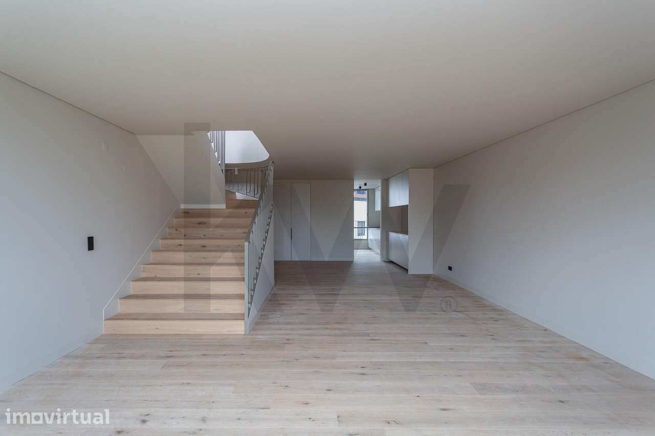 T3 Duplex com Terraço e Piscina Privativa nas Avenidas Novas - Grande imagem: 4/40