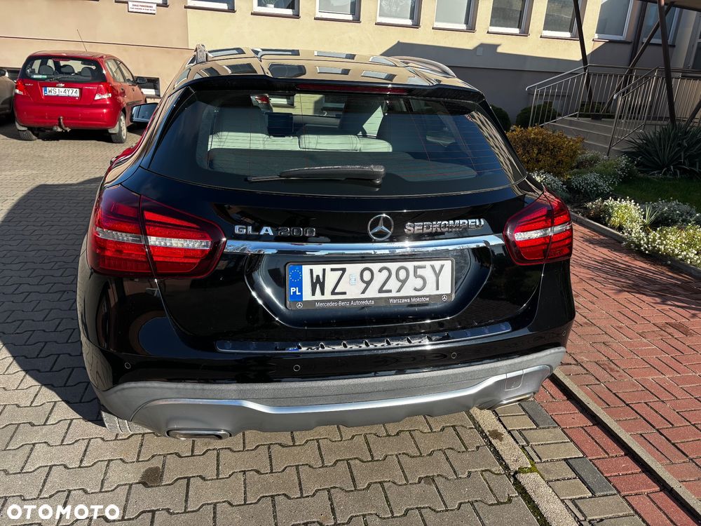 Mercedes-Benz GLA 200 7G-DCT - 10