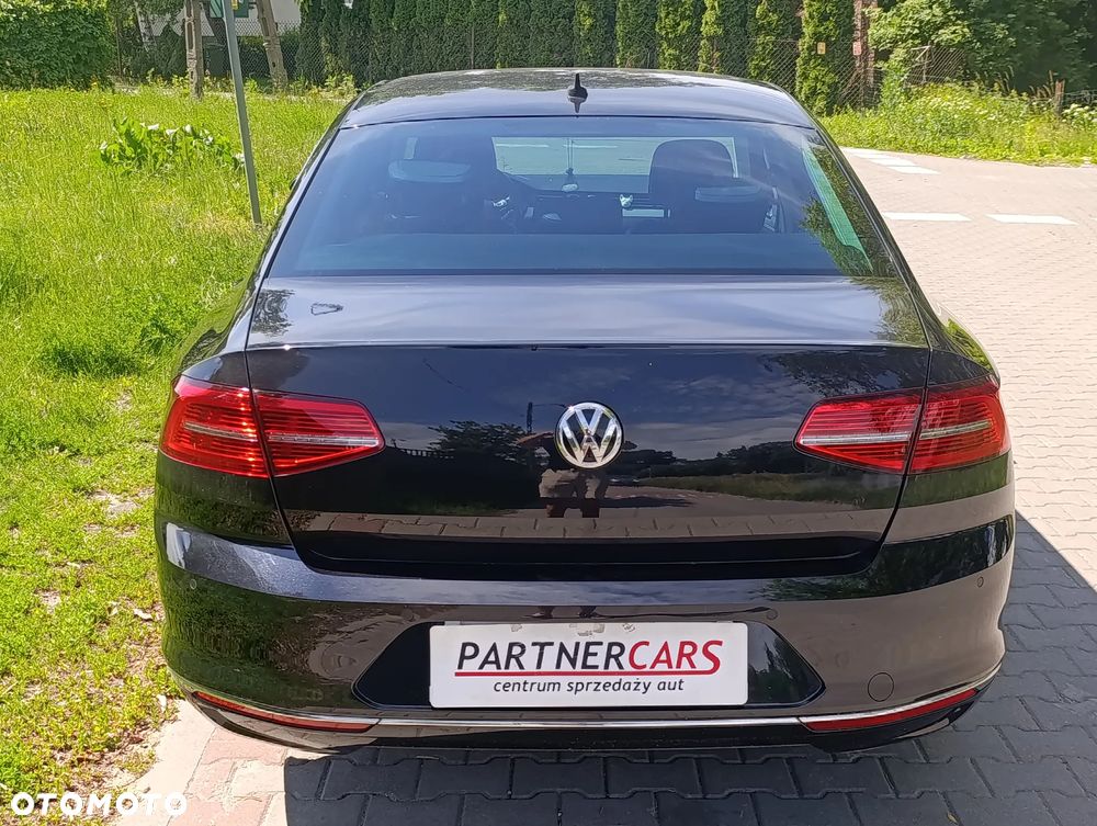 Volkswagen Passat 2.0 TDI (BlueMotion Technology) DSG Highline - 9