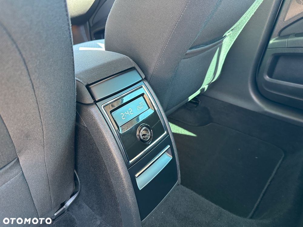 Skoda Superb 2.0 TDI Green tec Elegance - 25