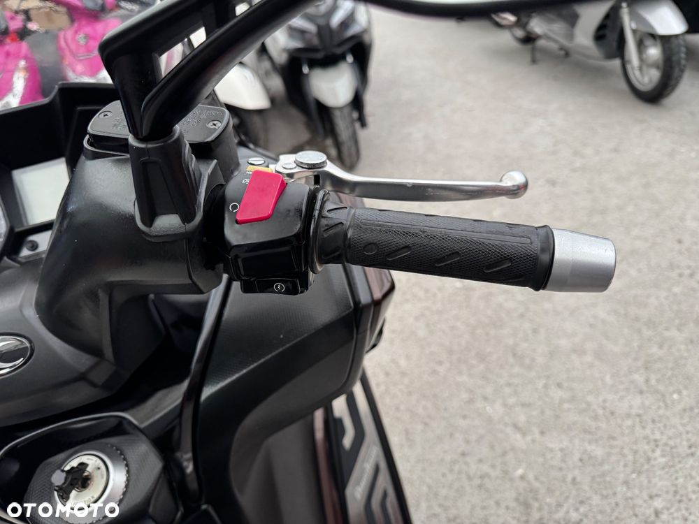 Kymco Downtown - 12