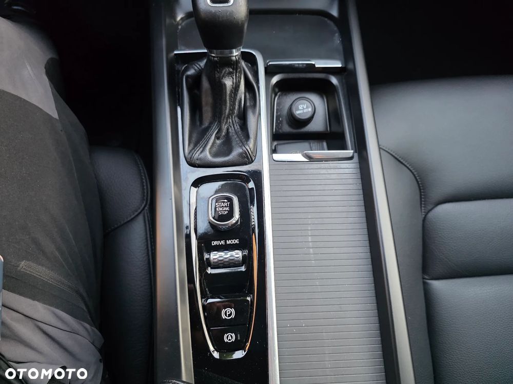Volvo V60 D4 Momentum - 24