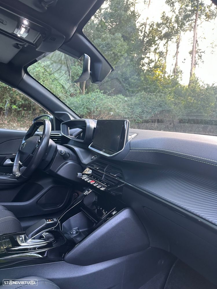 Peugeot e-208 GT - 32