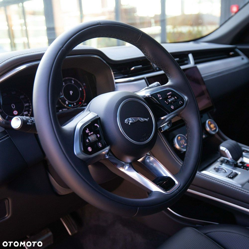 Jaguar F-Pace - 17