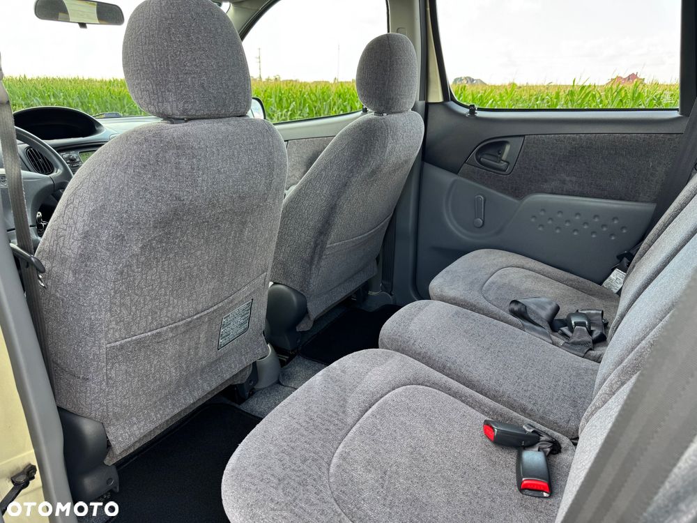 Toyota Yaris Verso 1.3 Sol - 24