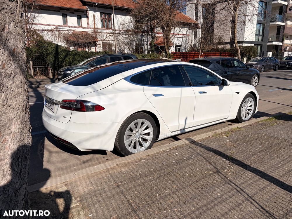 Tesla Model S - 8