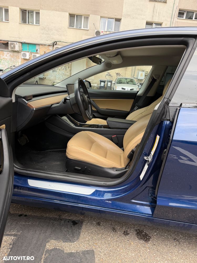 Tesla Model 3 - 9