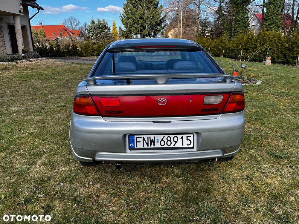 Mazda 323F - 4