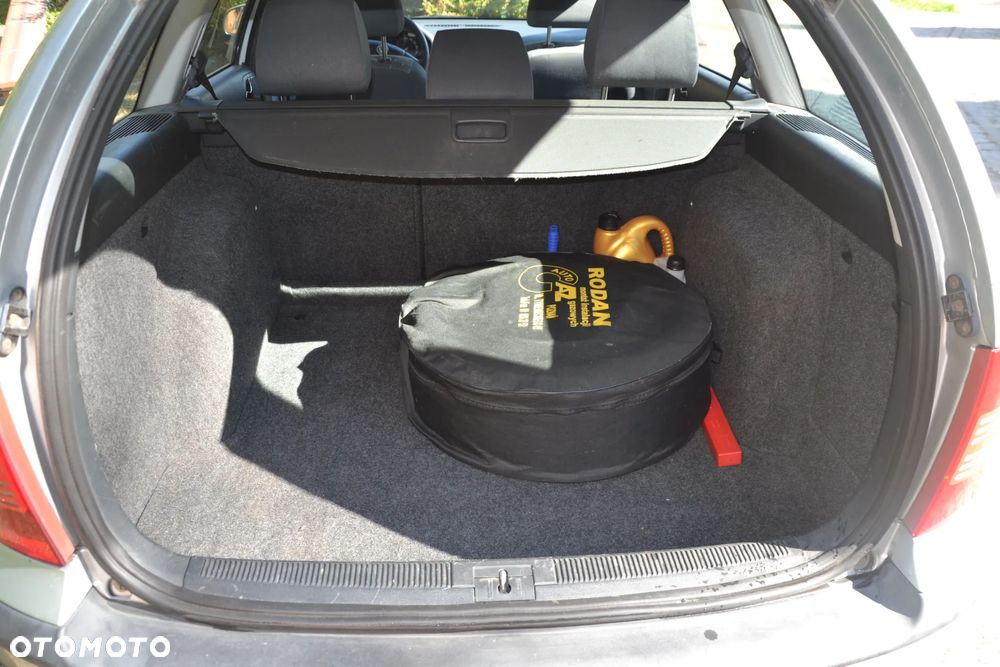 Skoda Octavia 1.6 Tour - 14