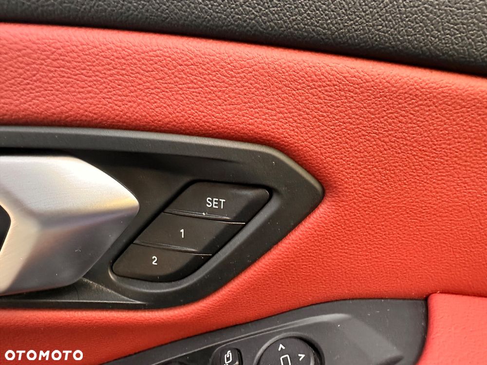 BMW Seria 3 330e Touring xDrive M Sport - 32