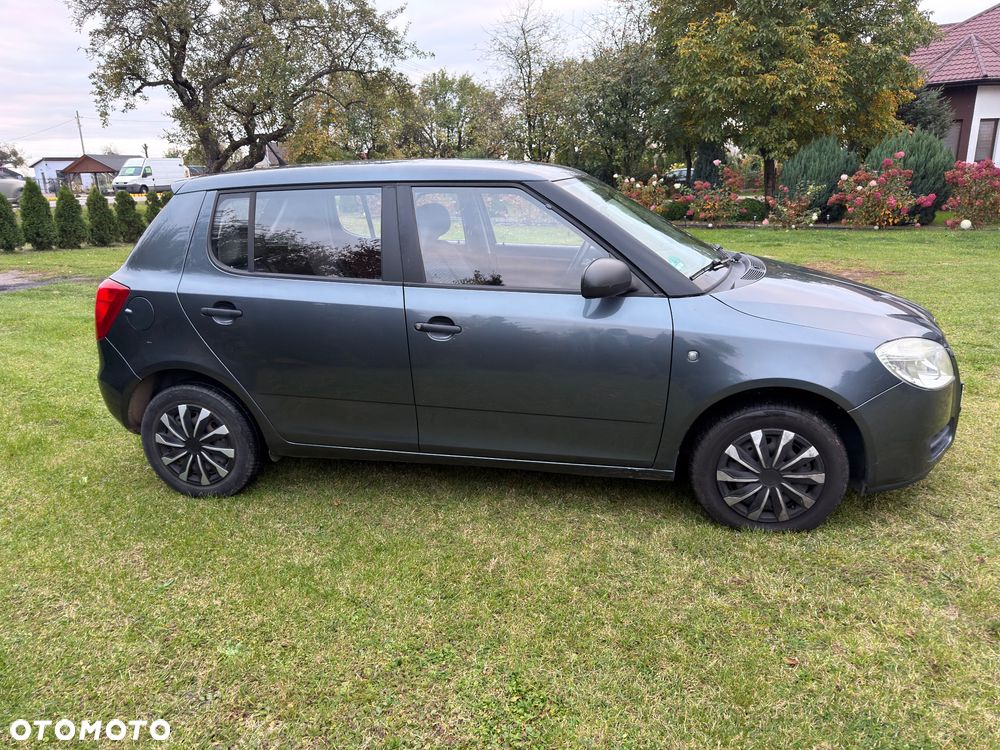 Skoda Fabia 2008 photo 4