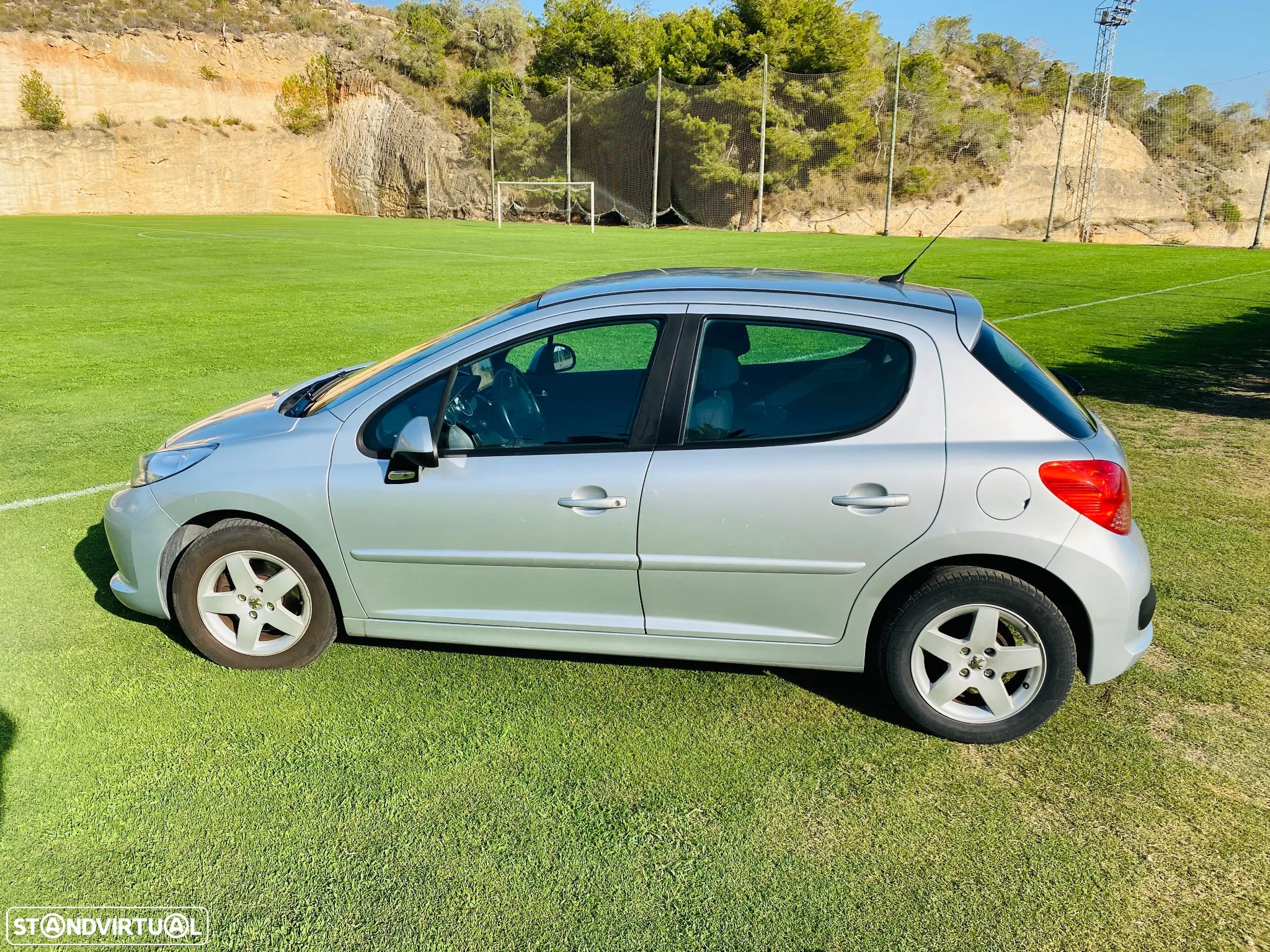 Peugeot 207 1.4 16V Trendy - 1