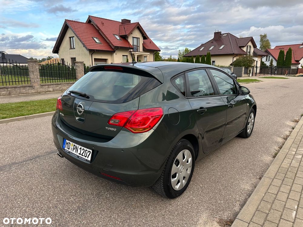 Opel Astra 1.4 Turbo 150 Jahre - 9