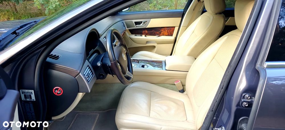 Jaguar XF 3.0 V6 D Luxury - 10