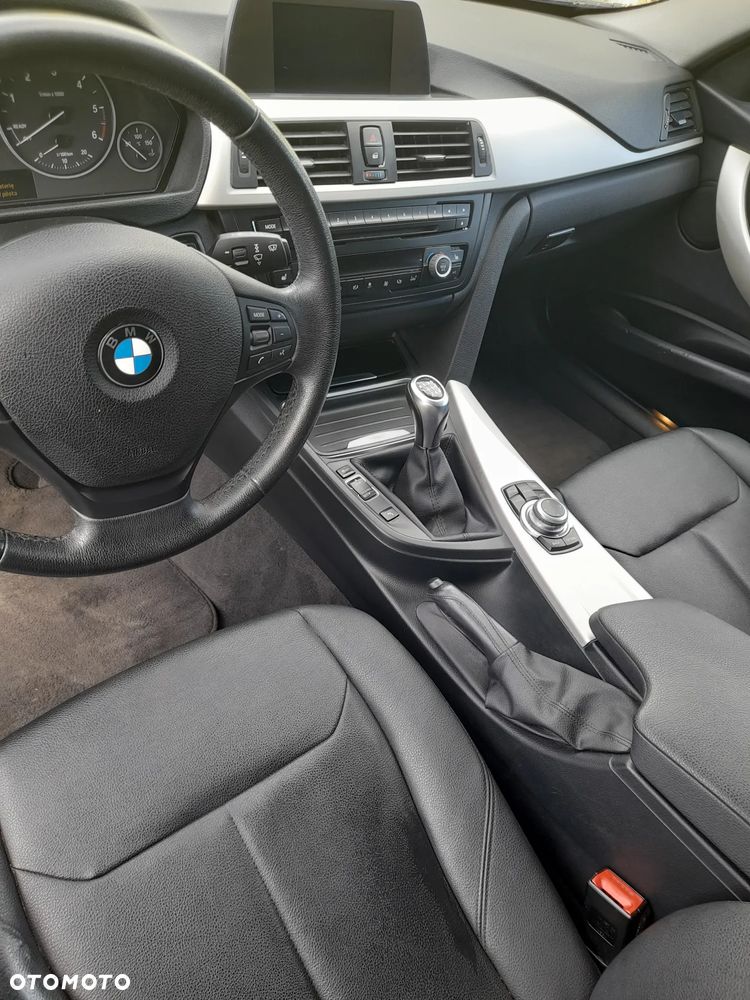 BMW Seria 3 320d Efficient Dynamics - 23