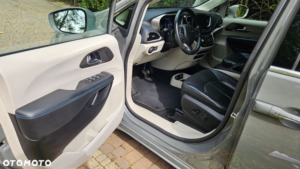 Chrysler Pacifica - 20