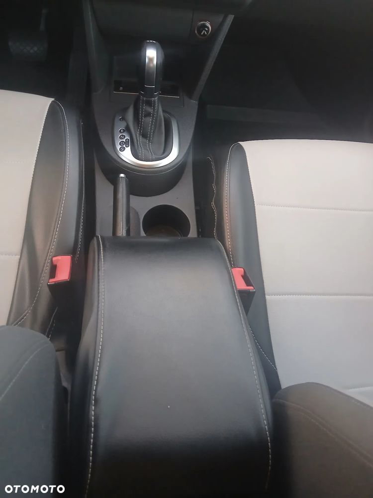 Volkswagen Touran 1.6 TDI DPF BlueMotion Technology DSG Comfortline - 24
