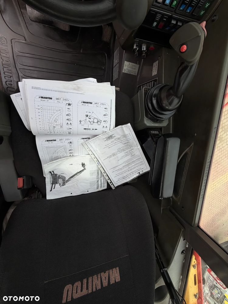 Manitou MRT2150+PRIVILEGE Ładowarka teleskopowa 4x4 ROTO 21metrów. 5 ton udźwig. Bez AdBLUE bez DPF. Maszyna jak Nowa z Norwegii 5300 mtg. 2015 rok. Obrót pełny. Zero luzów wycieków. Zadbana maszyna z Fermy Norweskiej. Silnik 160 Km. AUTEC zdalne sterowanie. Ani deka luzów czy wycieków. Opony jak Nowe. Pełny Oryginał. Niski przebieg. Stabilizatory. Zamki na tłokach. OKAZJA. Jest to model przystosowany do pracy z koszem. - 17