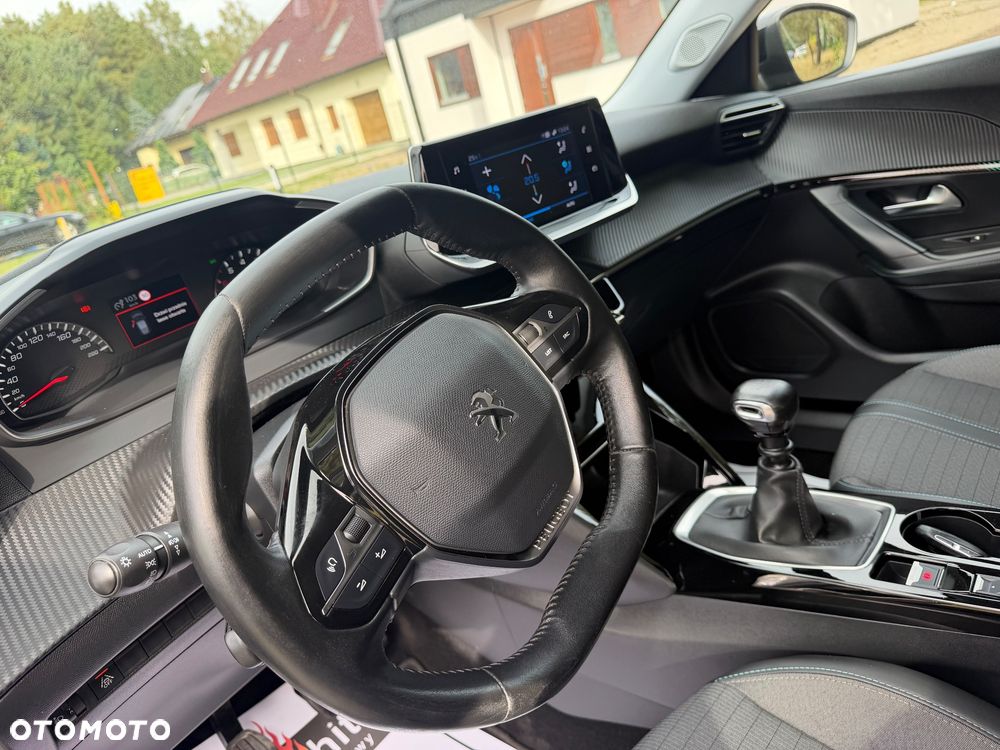 Peugeot 2008 1.2 PureTech Allure S&S - 17