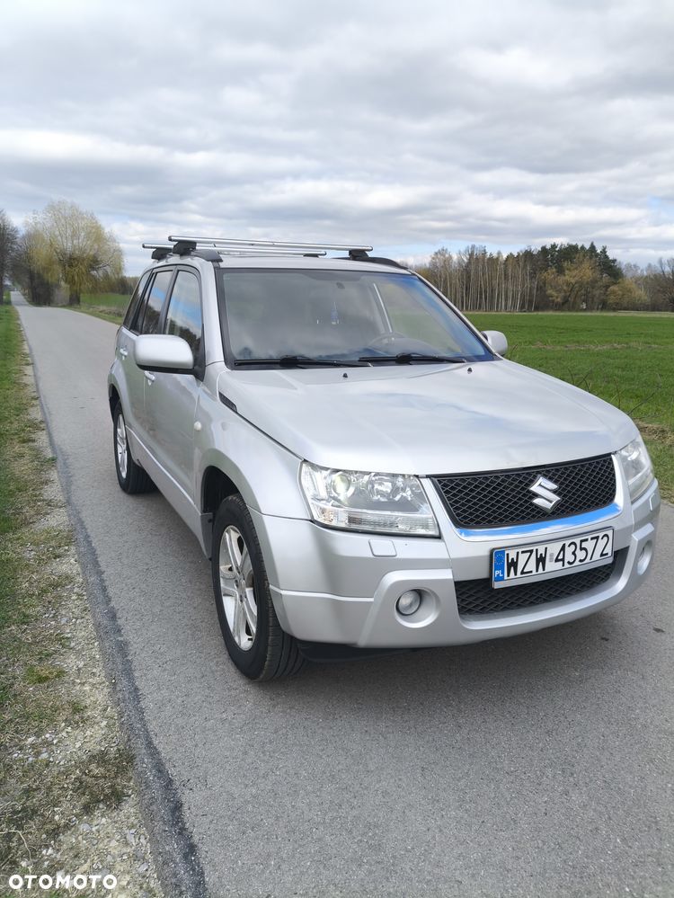Suzuki Grand Vitara 2.0 Comfort + - 2