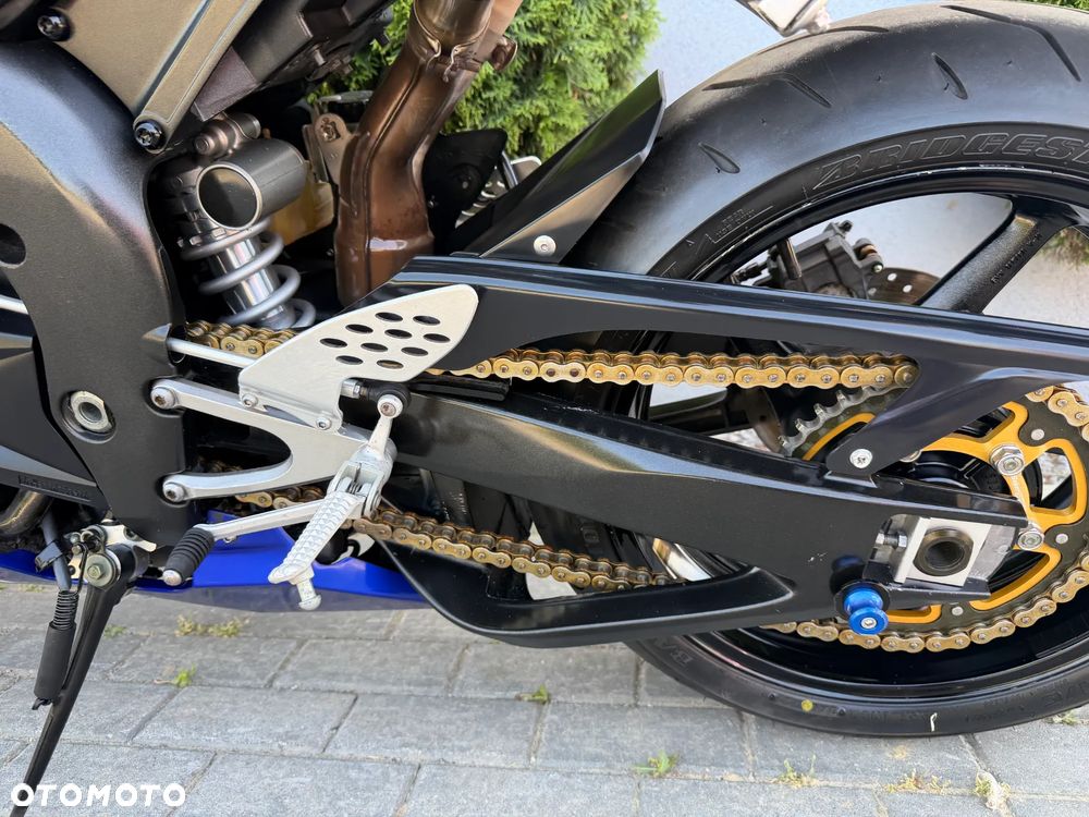 Yamaha R1 - 34